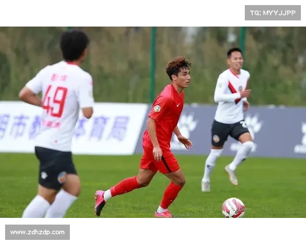 揭开莱万成名背后的秘密：从默默无闻到世界级前锋的逆袭之路